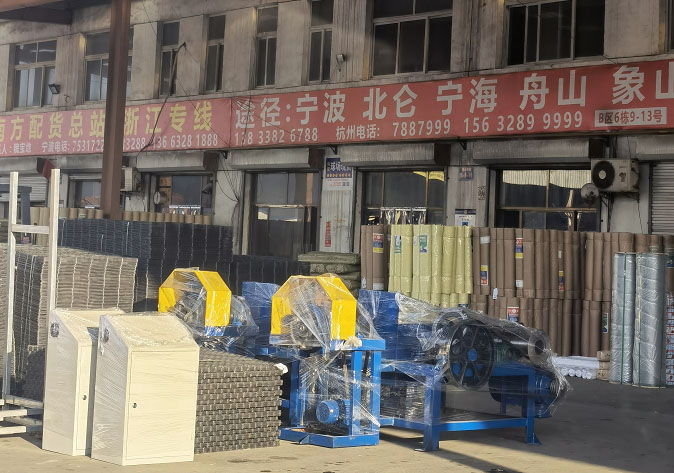 山東李經(jīng)理訂購(gòu)的中型水箱拉絲機(jī)發(fā)貨了，請(qǐng)注意收貨！